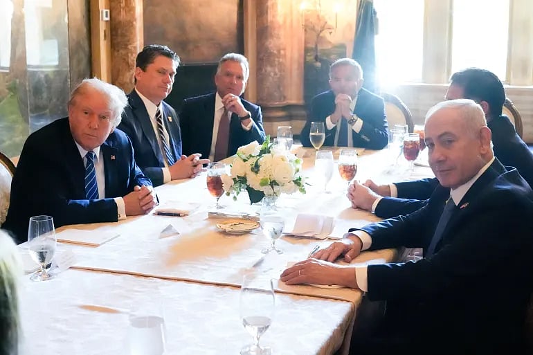 যুক্তরাষ্ট্রের সাবেক প্রেসিডেন্ট ডোনাল্ড ট্রাম্পের সঙ্গে বৈঠক করেন ইসরায়েলের প্রধানমন্ত্রী বেনিয়ামিন নেতানিয়াহু। ২৬ জুলাই, যুক্তরাষ্ট্রের ফ্লোরিডায়